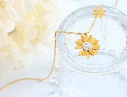 Chrysanthemum Zircon Pendant Necklace/Waterproof